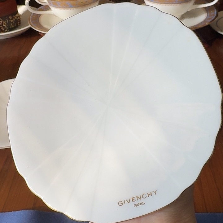 9322纪梵希骨瓷甜品盘 微划