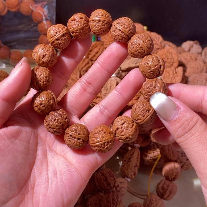 文玩核桃手串……28