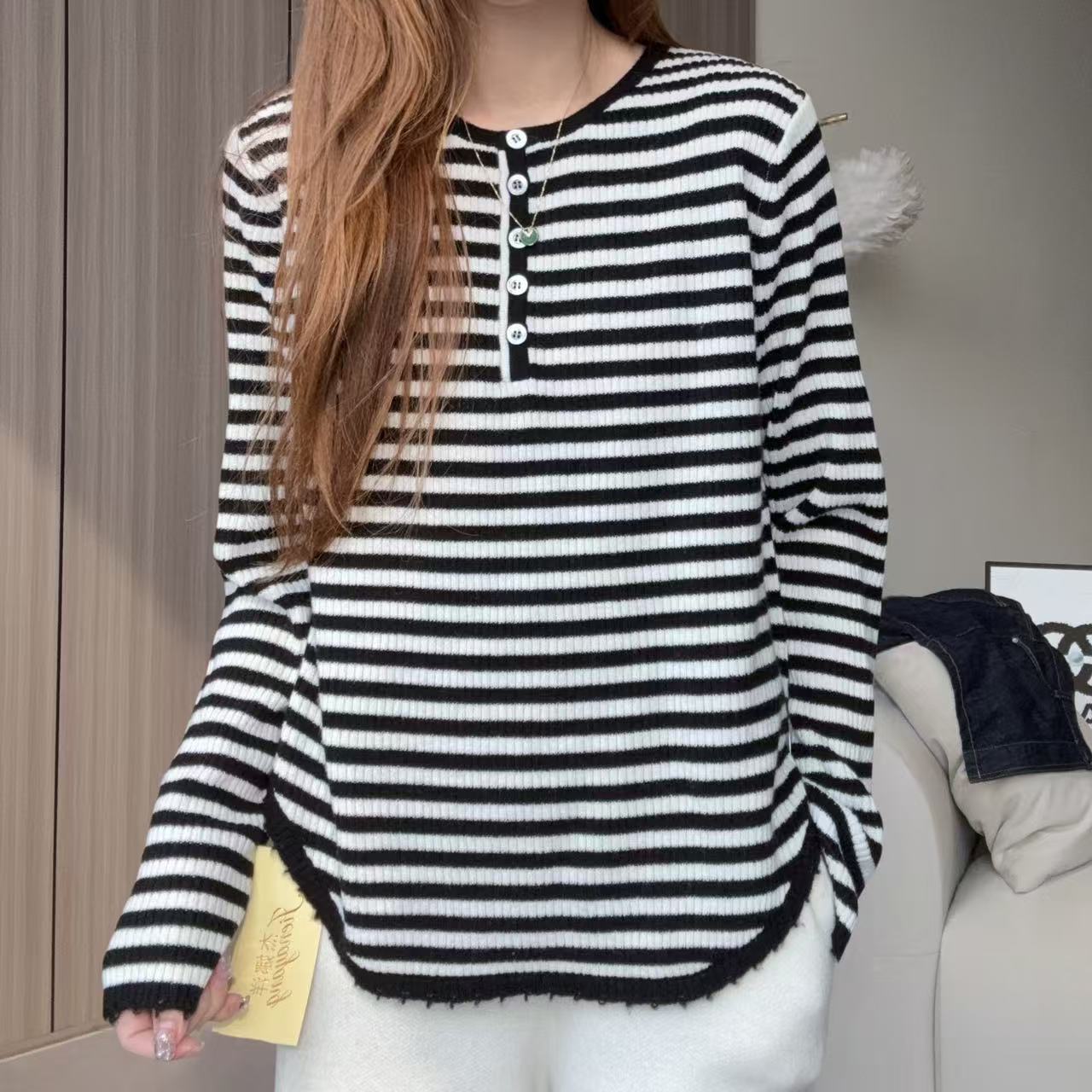 【百分百山羊绒】240941经典黑白条纹款羊绒衫下摆圆弧形款
