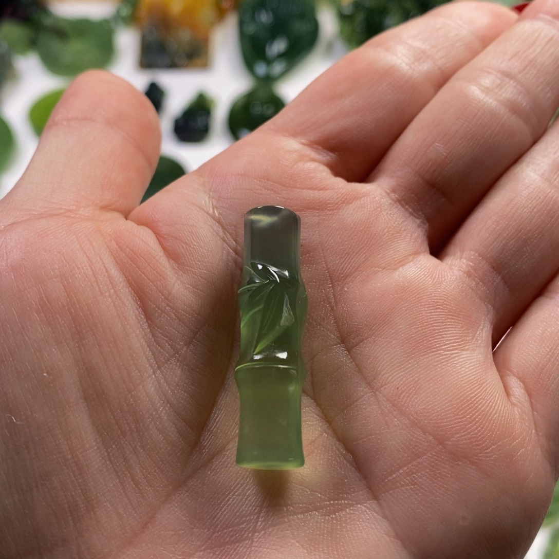 蛇纹石玉颈饰未镶嵌