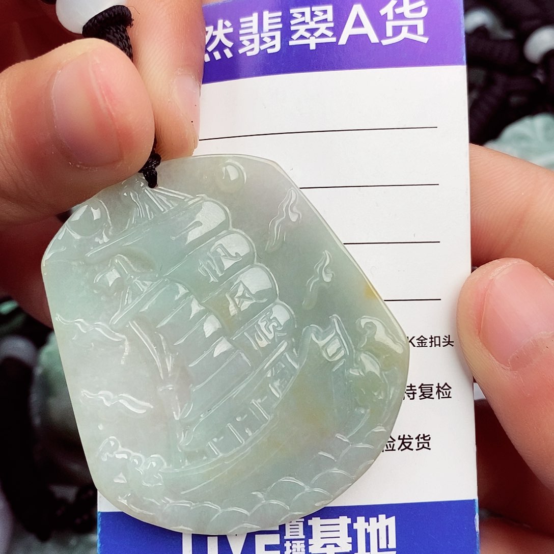 翡翠颈饰未镶嵌翡翠