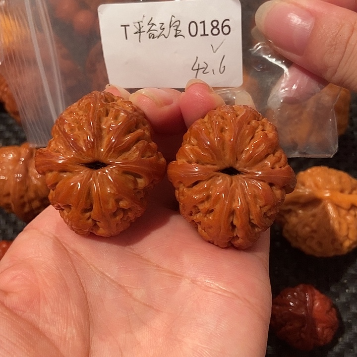 楊***m文玩核桃吊坠元宝42