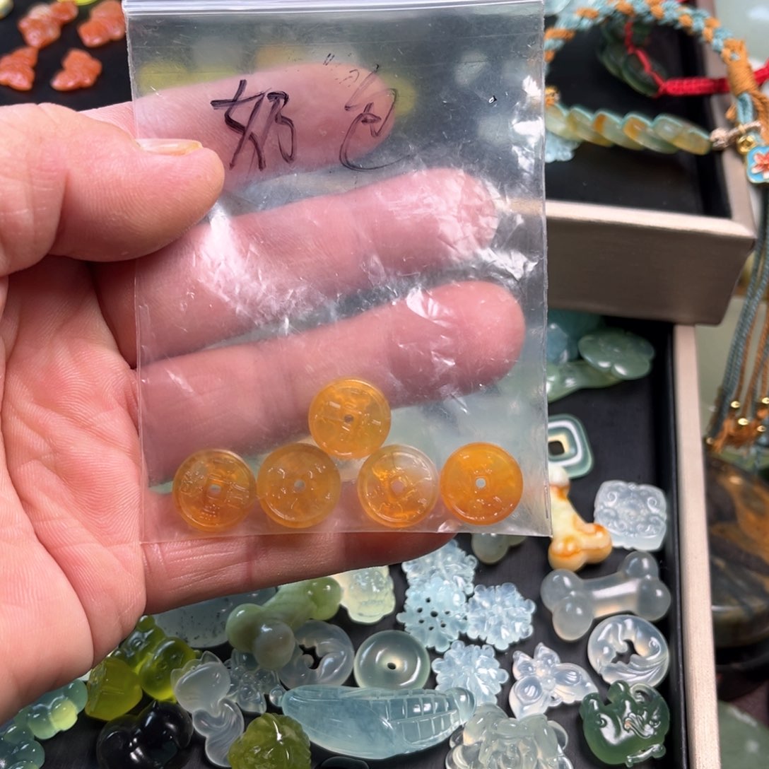 蛇纹石玉原石未镶嵌奶*包