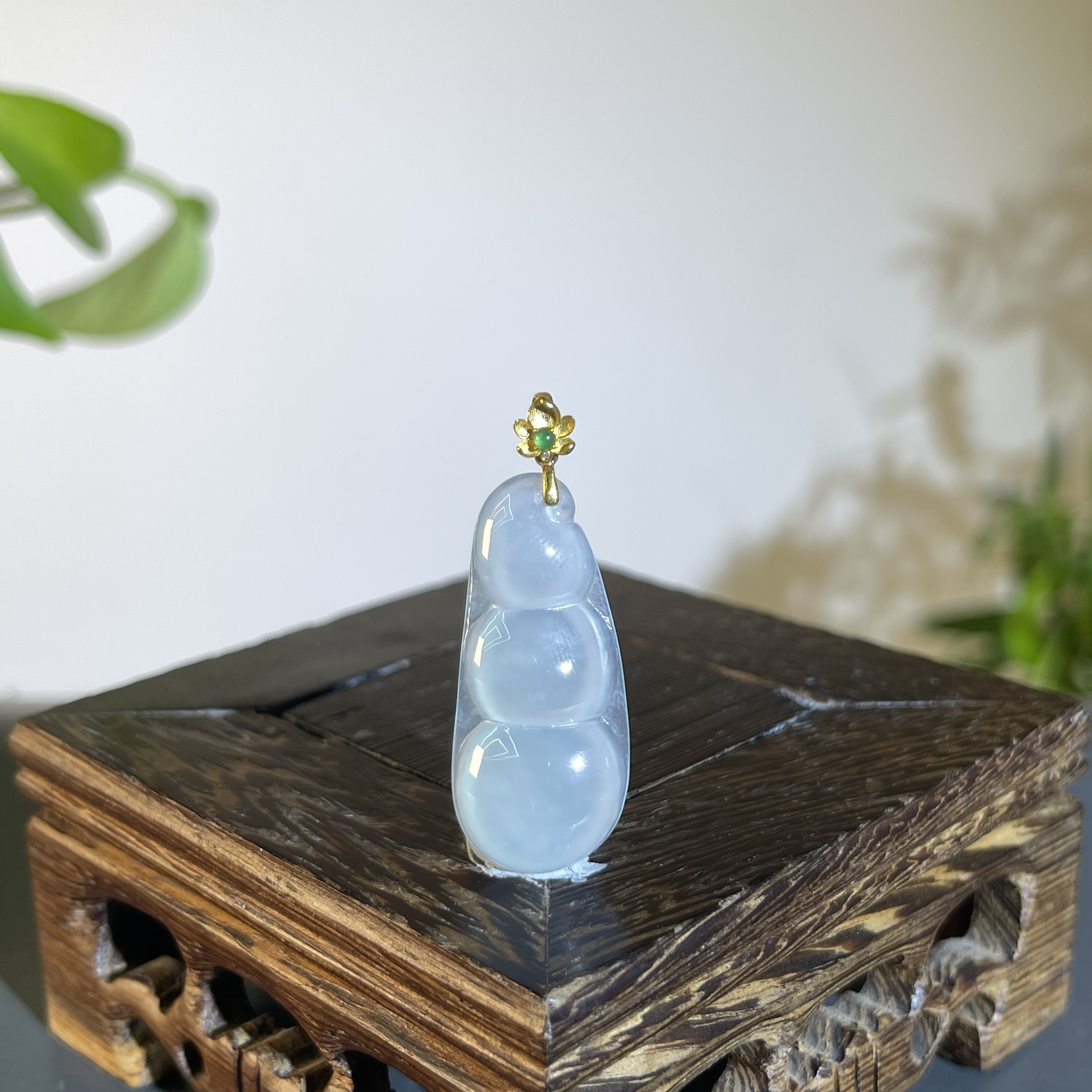 JTB08-184 天然缅甸翡翠A货 18K扣头福豆