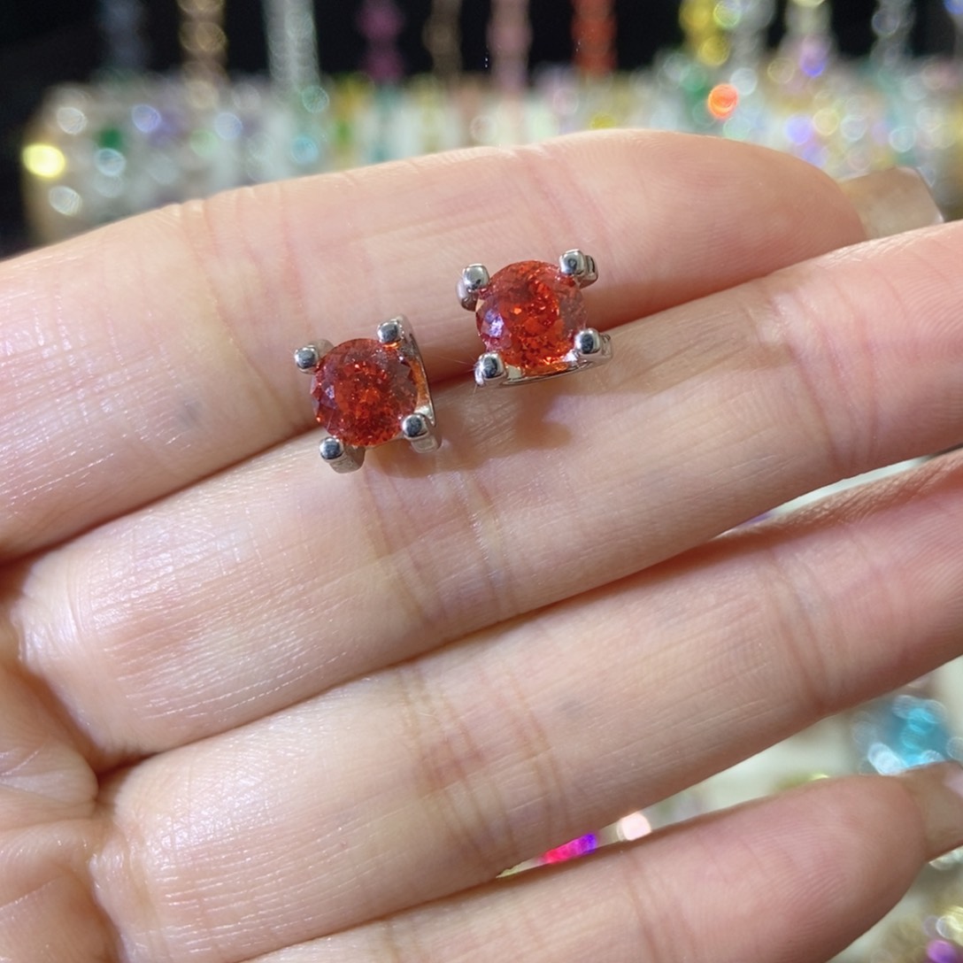 66锆石（处理）耳钉