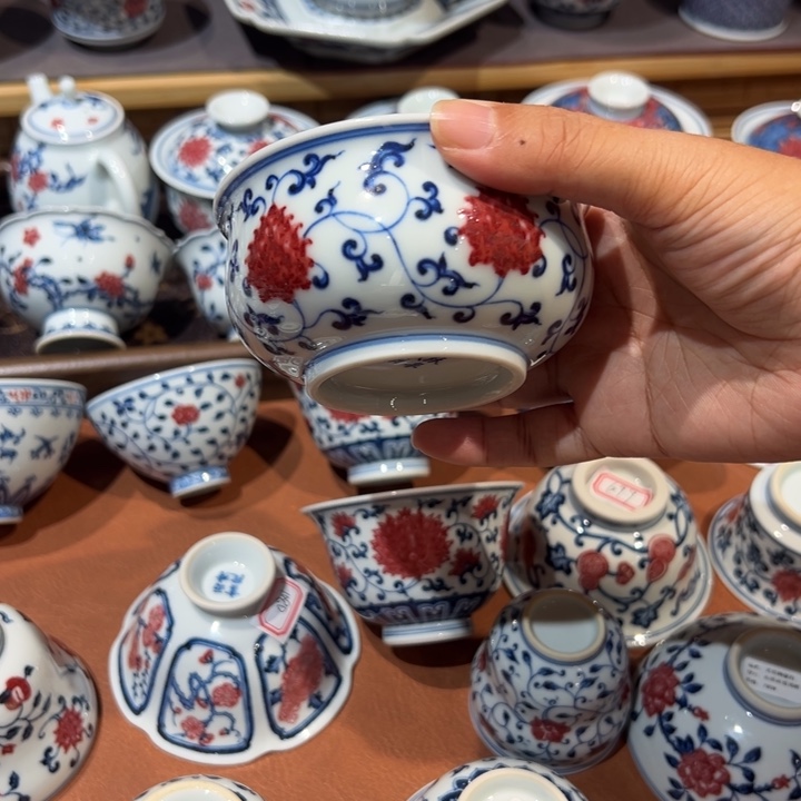 手绘青花釉里红卢式杯