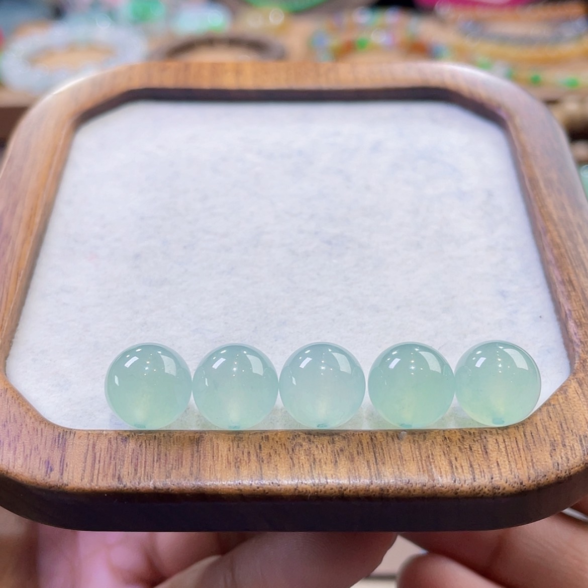 【闪购商品】翡翠颈饰未镶嵌葡萄绿单颗