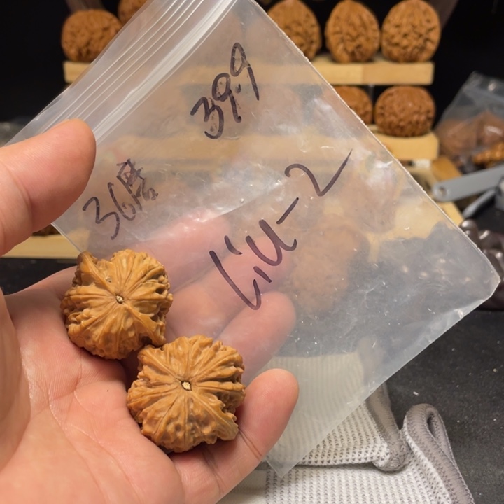 l***z文玩核桃把件磨盘