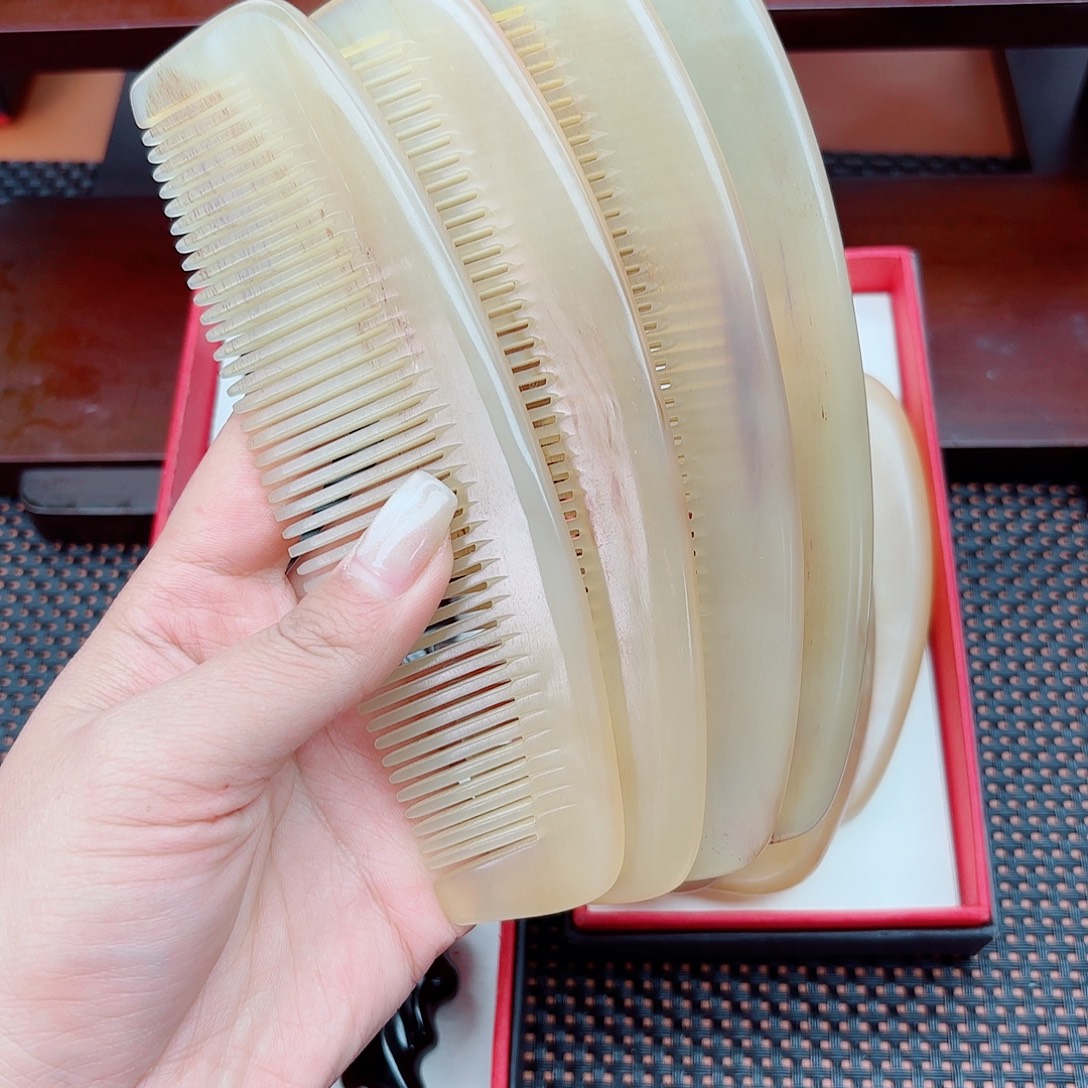 纯手工制作纯牛角梳子