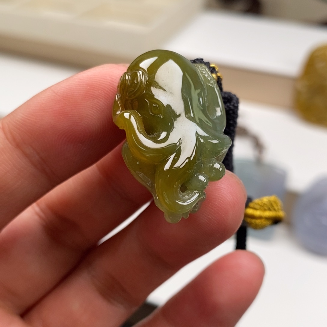 翡翠颈饰未镶嵌缅甸天然翡翠特色八方抓财