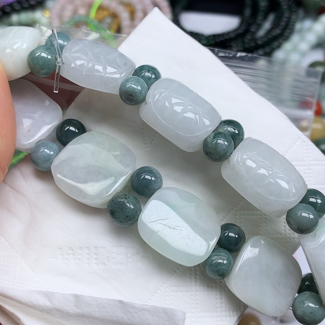 翡翠未镶嵌套链翡翠吊坠