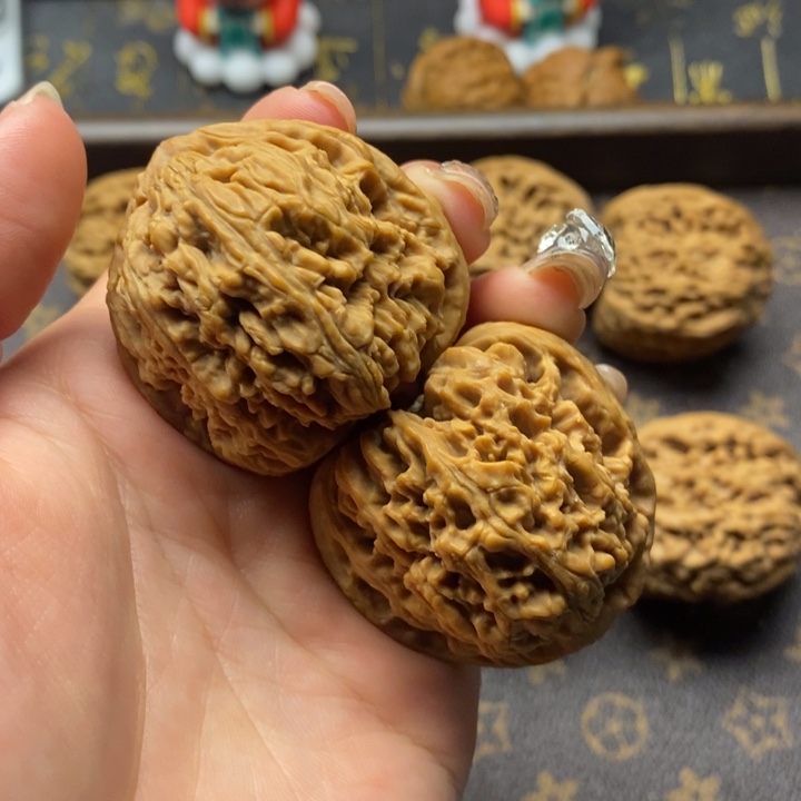 桃核把件南疆石文玩核桃