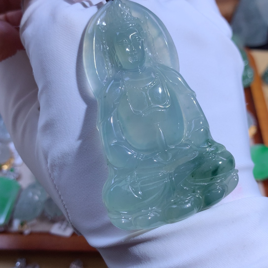 翡翠颈饰未镶嵌观音