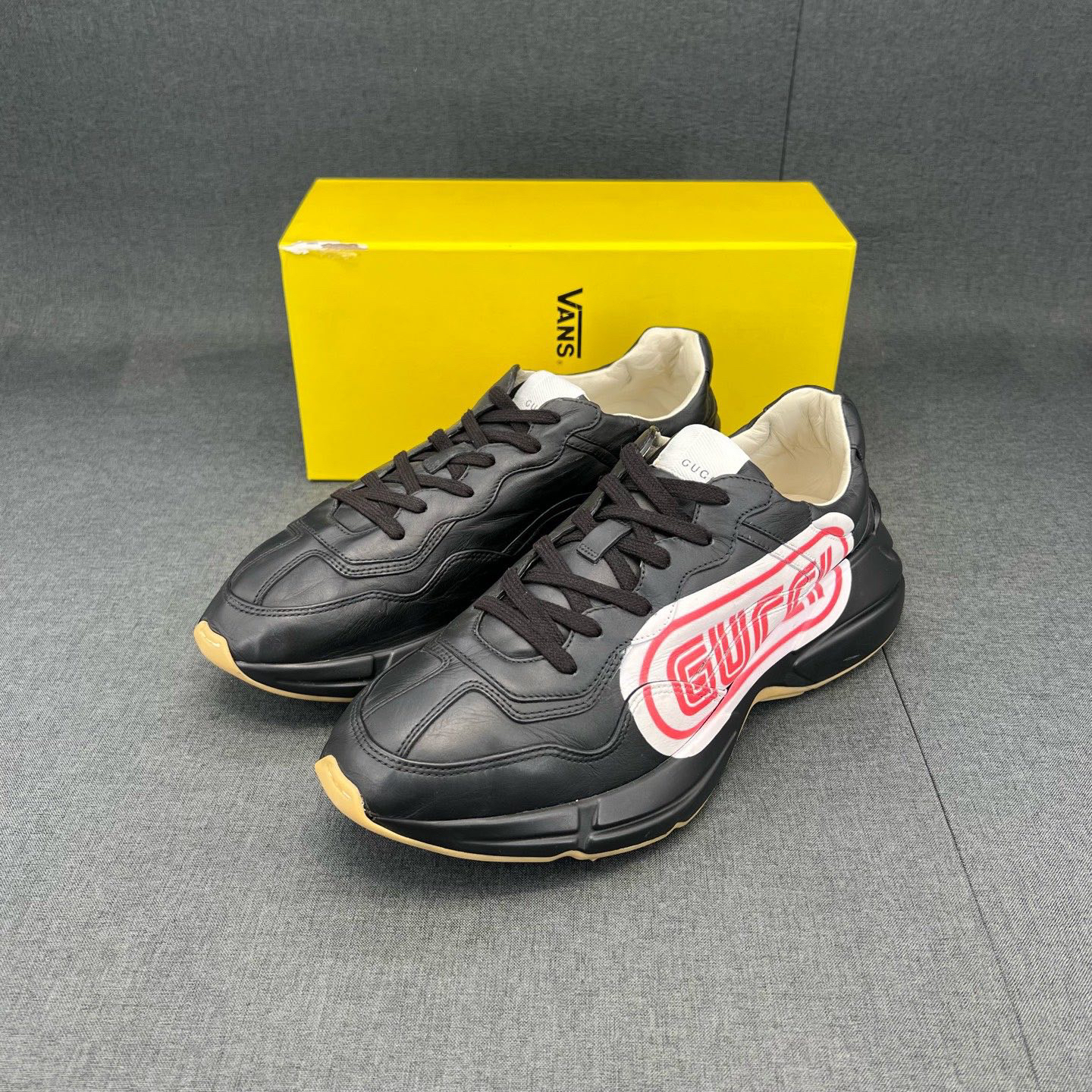 未使用 GUCCI/古驰 码数44.5GUCCI古驰 Rhyton 黑红 全新配盒