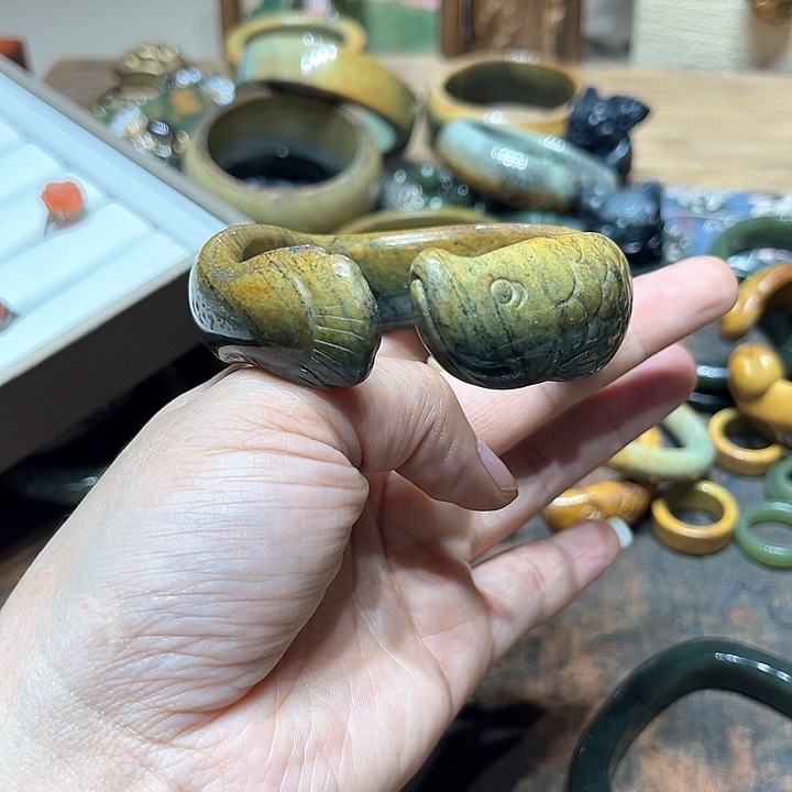 岫岩河磨玉（透闪石质玉）手镯未镶嵌?****?