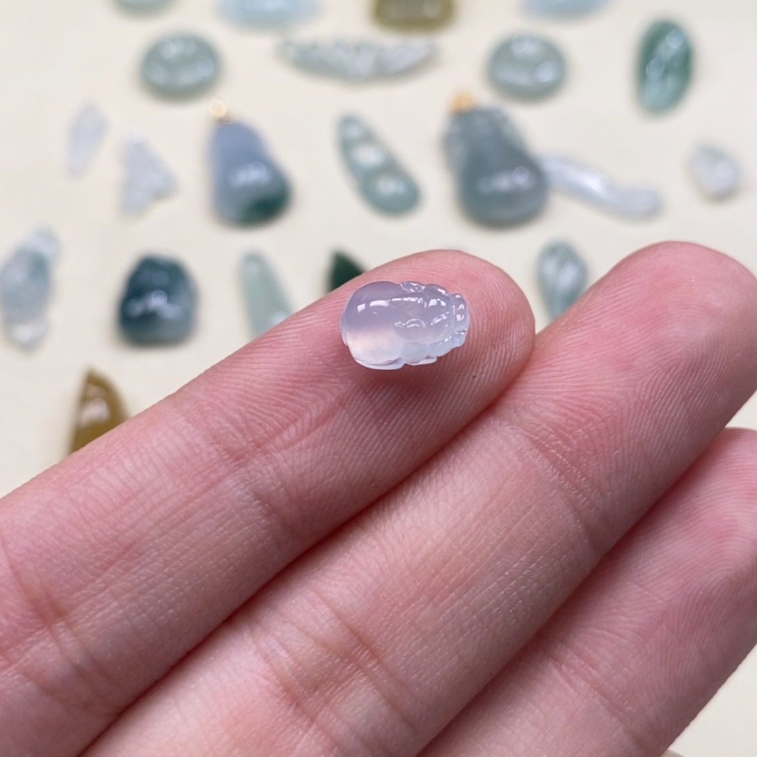 小***我翡翠未镶嵌颈饰貔貅