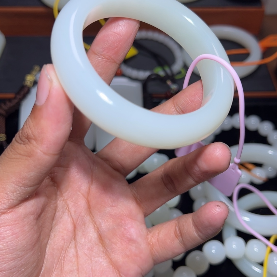 上***君和田玉未镶嵌手链