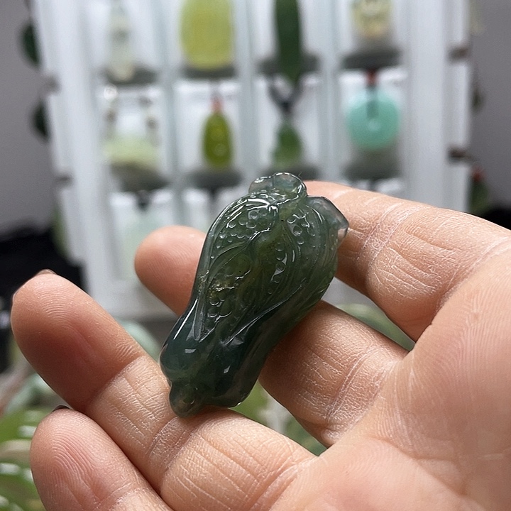 蛇纹石玉颈饰未镶嵌