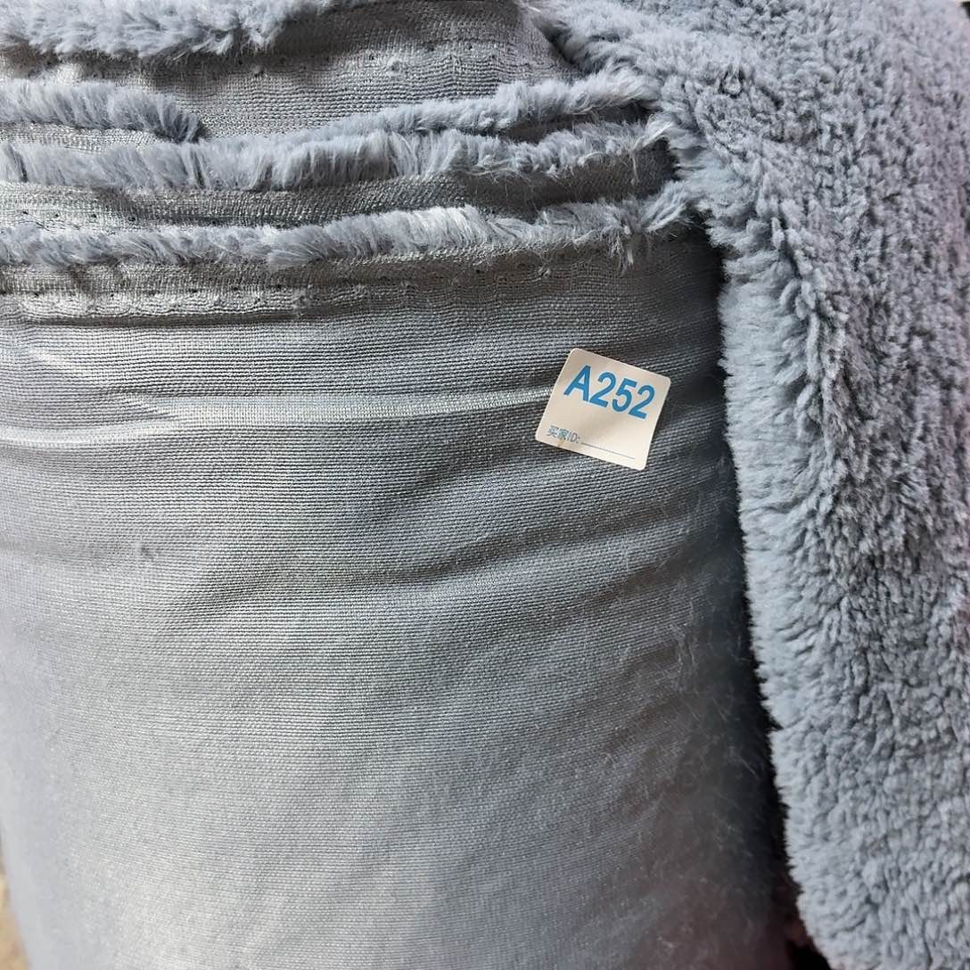 雾霾蓝高密软羊羔毛14元2米252