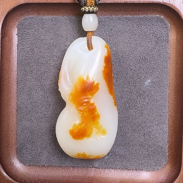 橙***和田玉未镶嵌颈饰