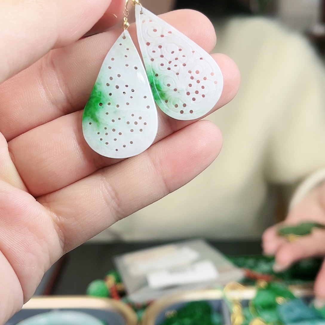 翡翠颈饰18K金镶嵌耳饰