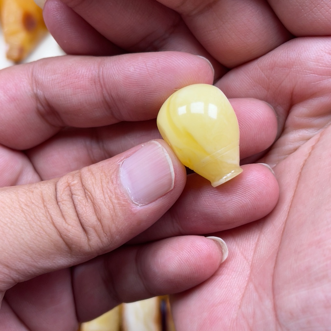 涳***峸蜜蜡未镶嵌裸石三通