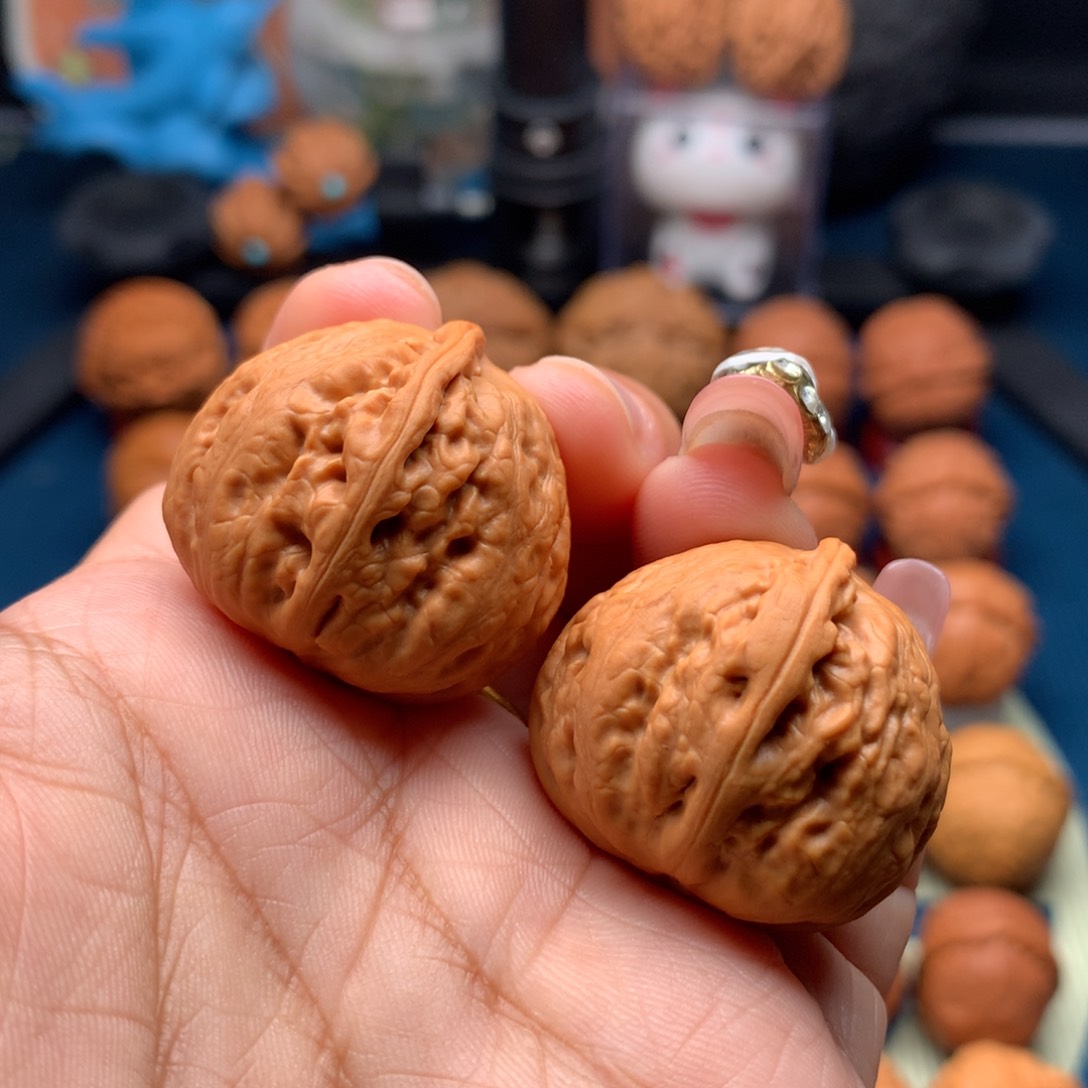 文玩核桃把件雨花石