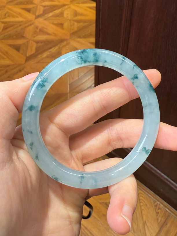 缅甸翡翠a货圆条54.7mm冰胶飘蓝花翡翠手镯