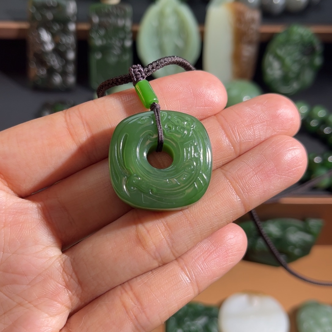 和田玉未镶嵌颈饰定制