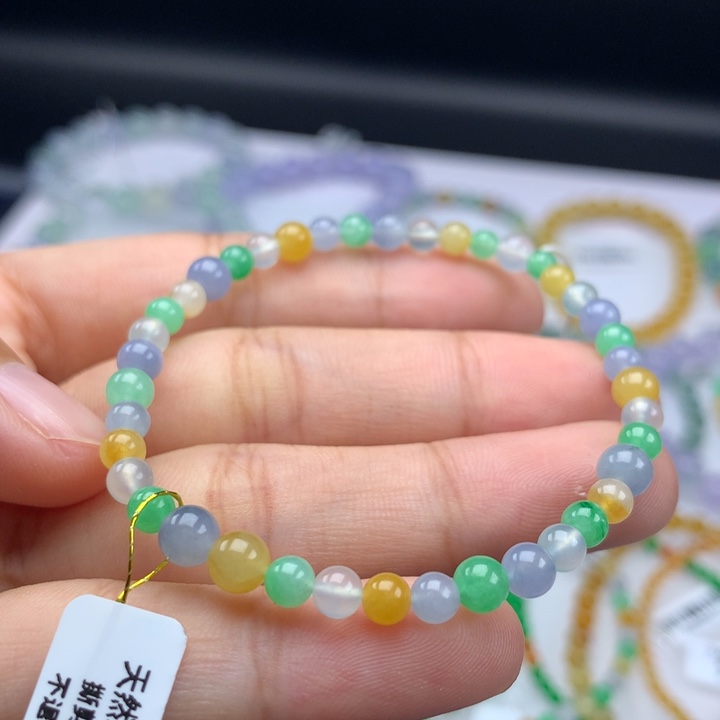 翡翠手镯未镶嵌卡