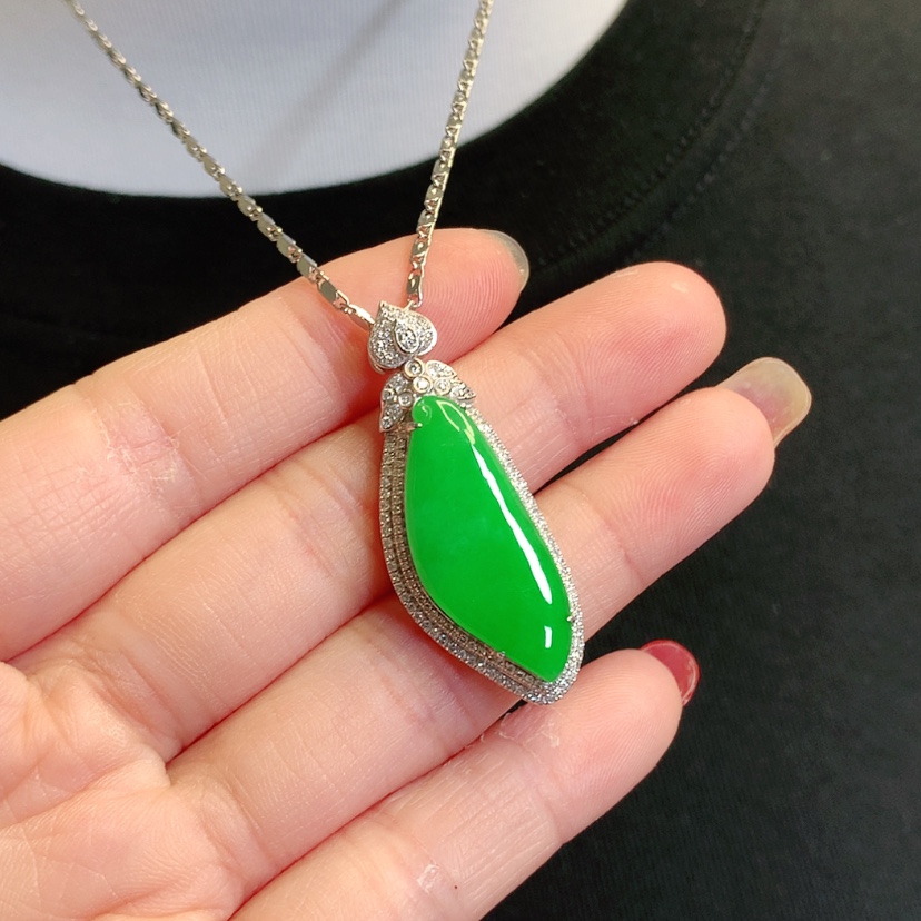 【闪购商品】翡翠吊坠(赠链)18K金镶嵌