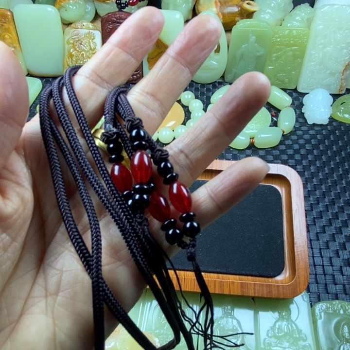 昆仑料脖挂绳两条