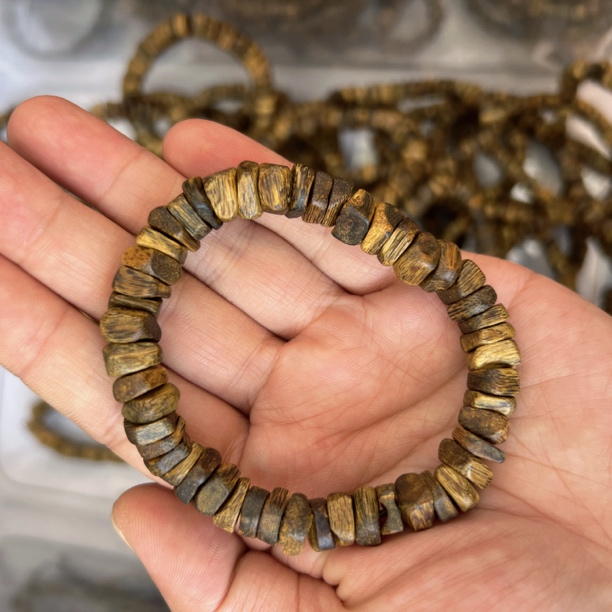 沉香碎银子单圈圆珠手串  百