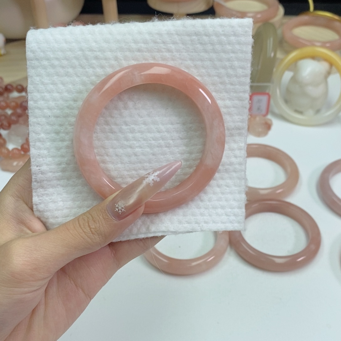 又***^石英质玉未镶嵌手镯