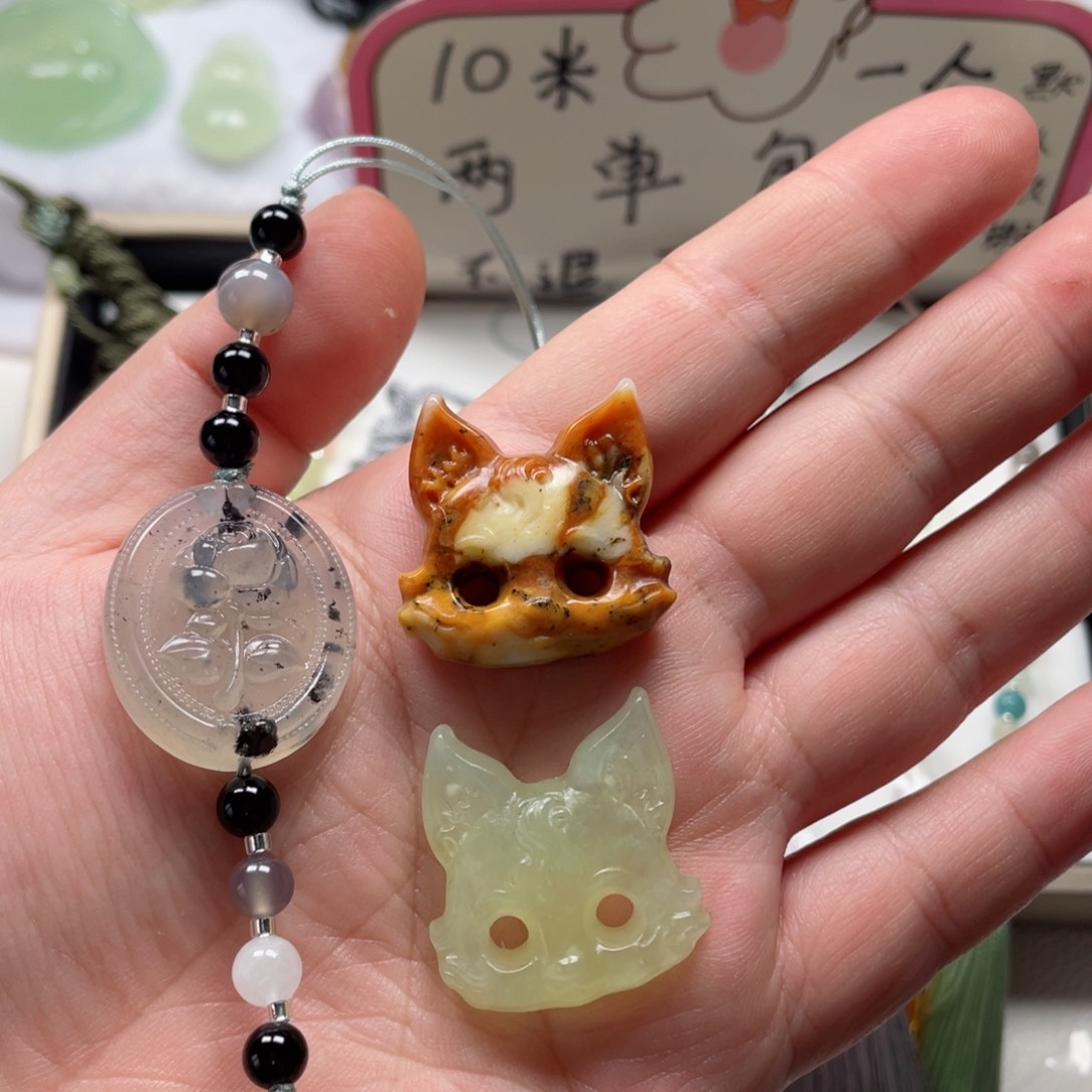 O***蛇纹石玉未镶嵌颈饰