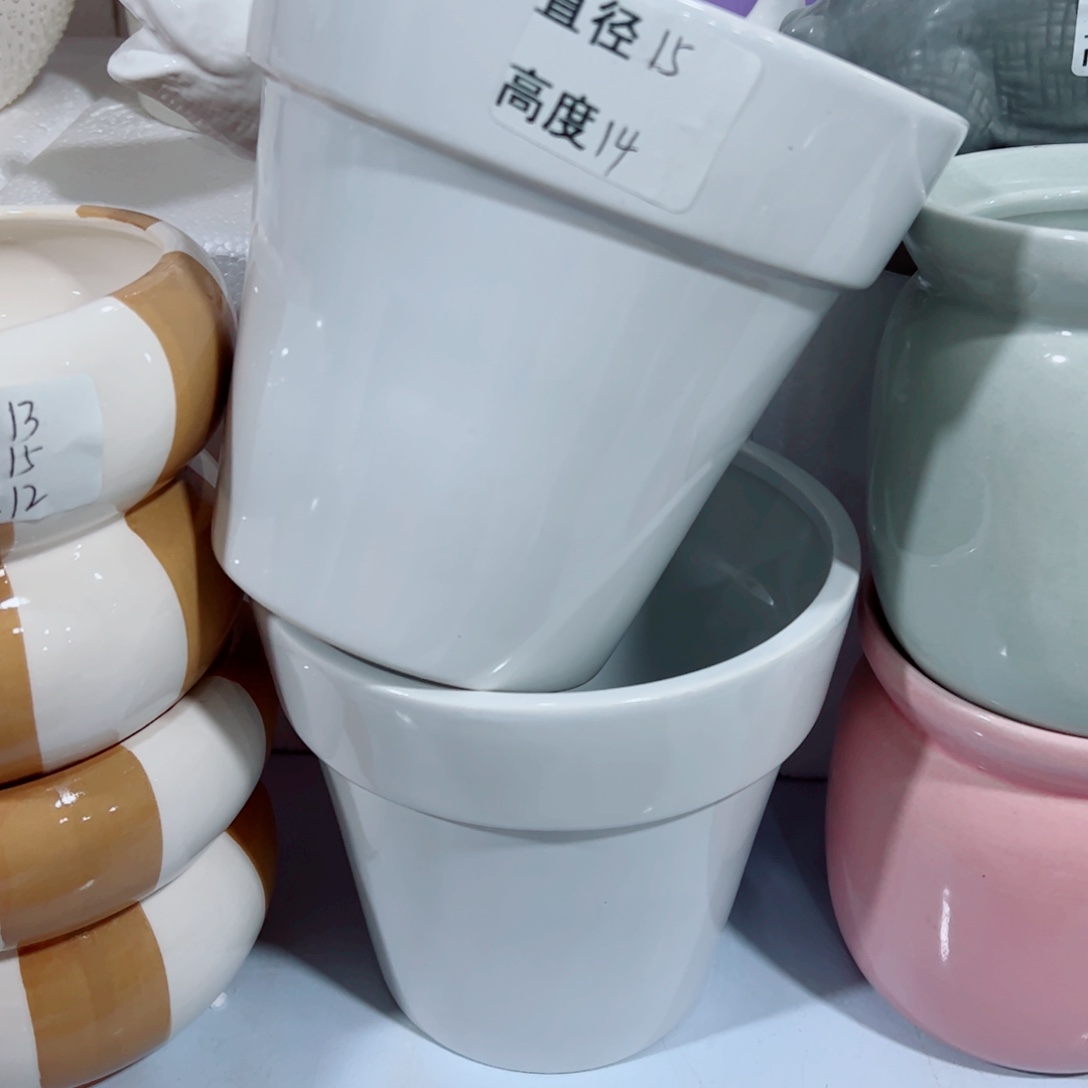 有孔，陶瓷花盆满10米包邮发货。