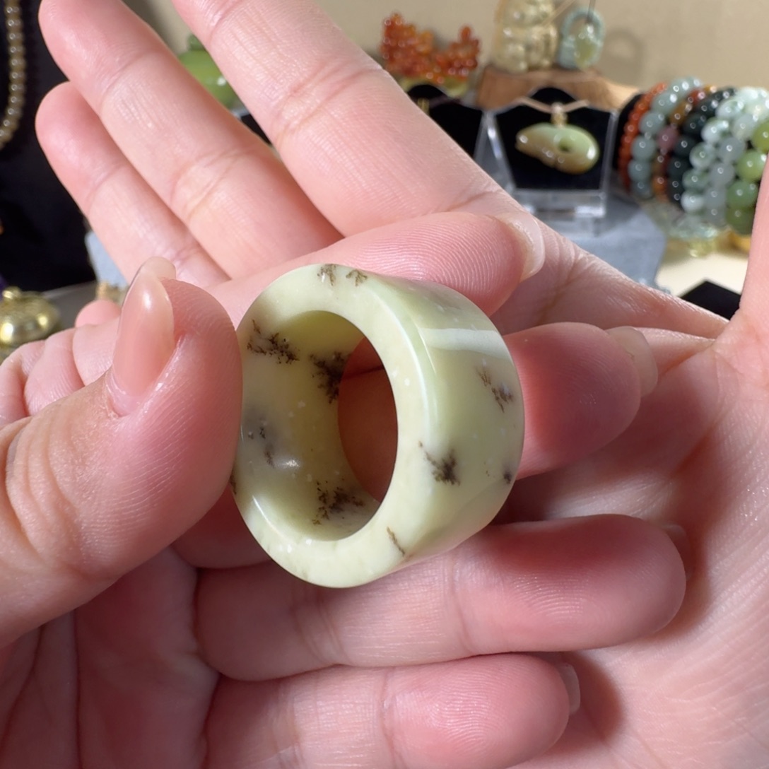 蛇纹石玉未镶嵌戒指