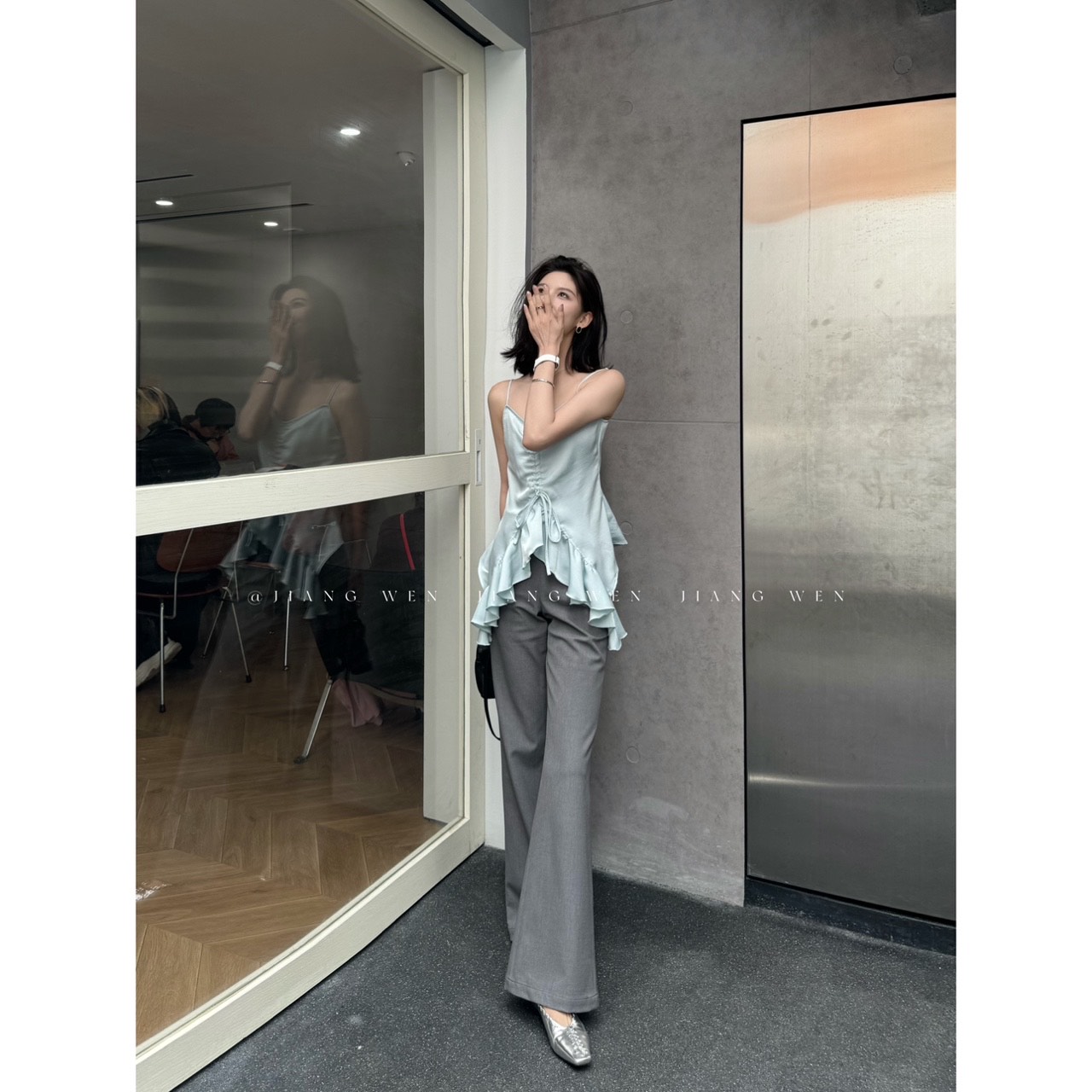 【亮片裤】亮片拼接黑色垂感西装显瘦微喇裤