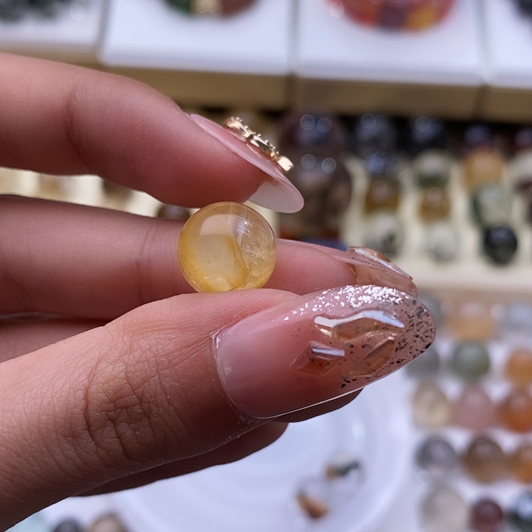 水晶颈饰未镶嵌，