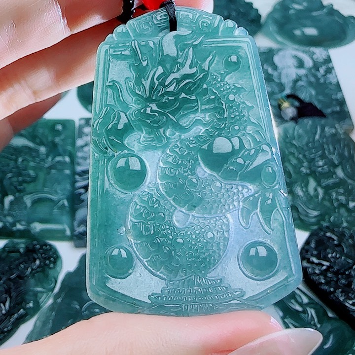 翡翠未镶嵌颈饰多样性发货天然的A货翡翠