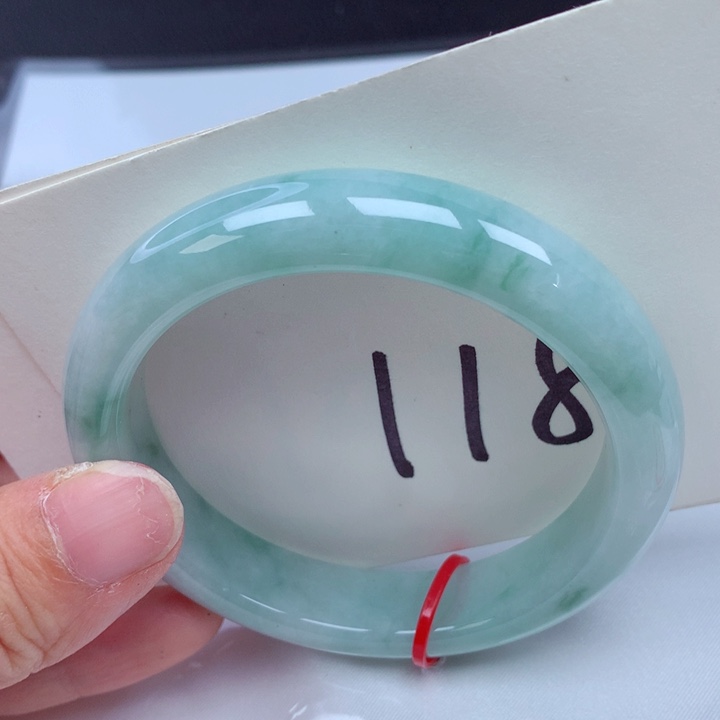 翡翠手镯未镶嵌翡翠