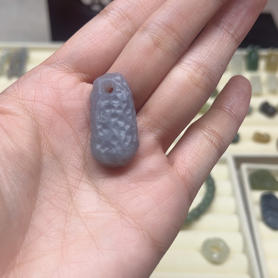 浅***然和田玉未镶嵌珠宝半成品