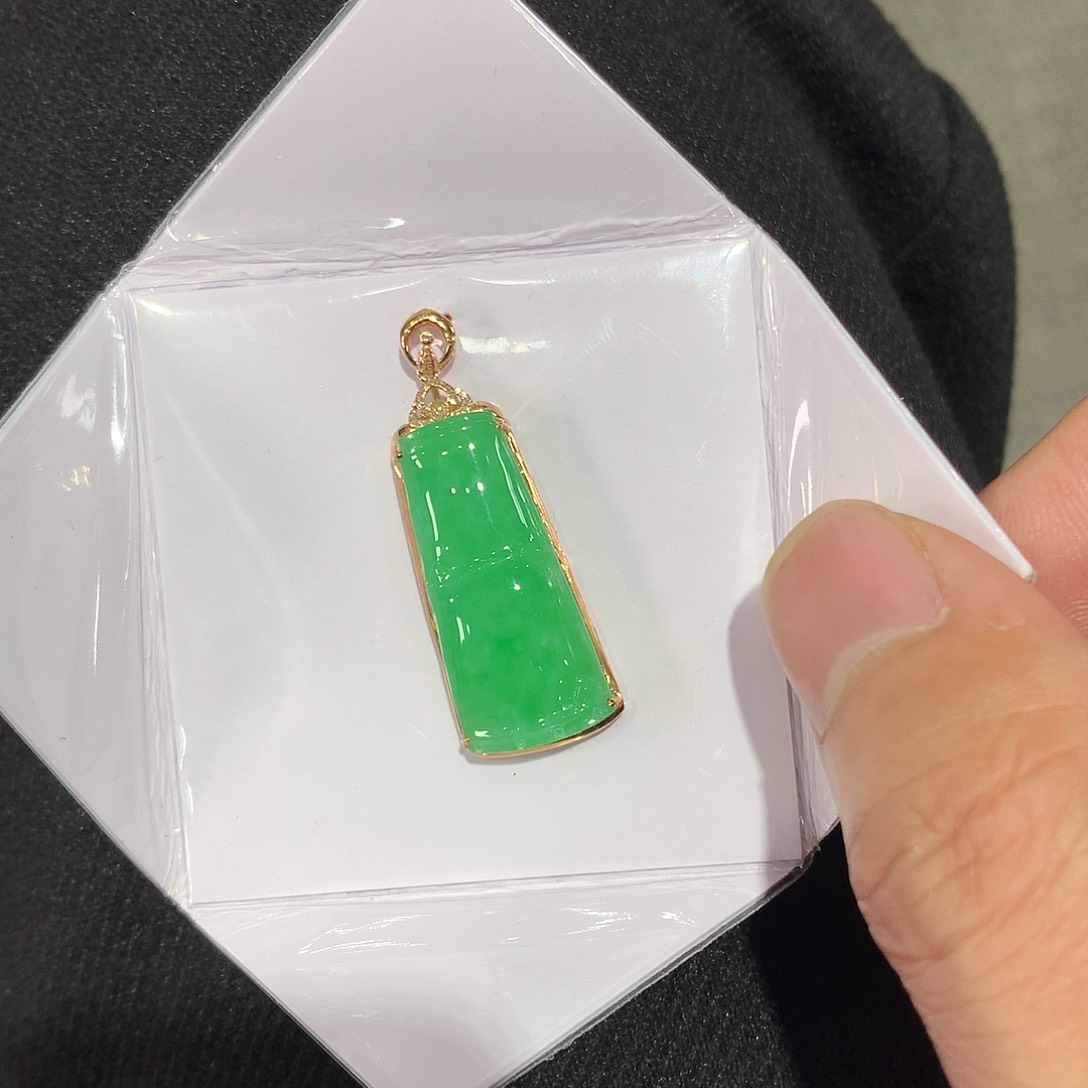 翡翠吊坠(赠链)18K金镶嵌