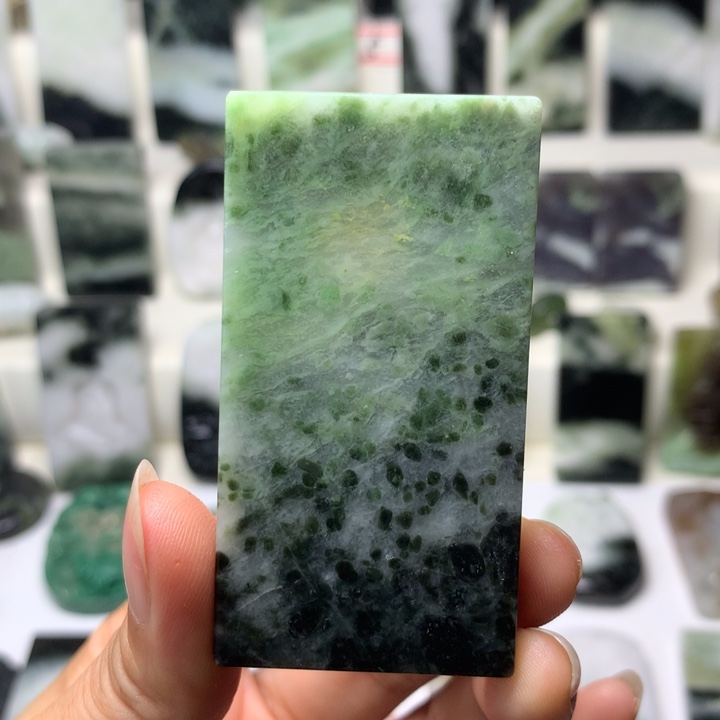 独山玉未镶嵌颈饰