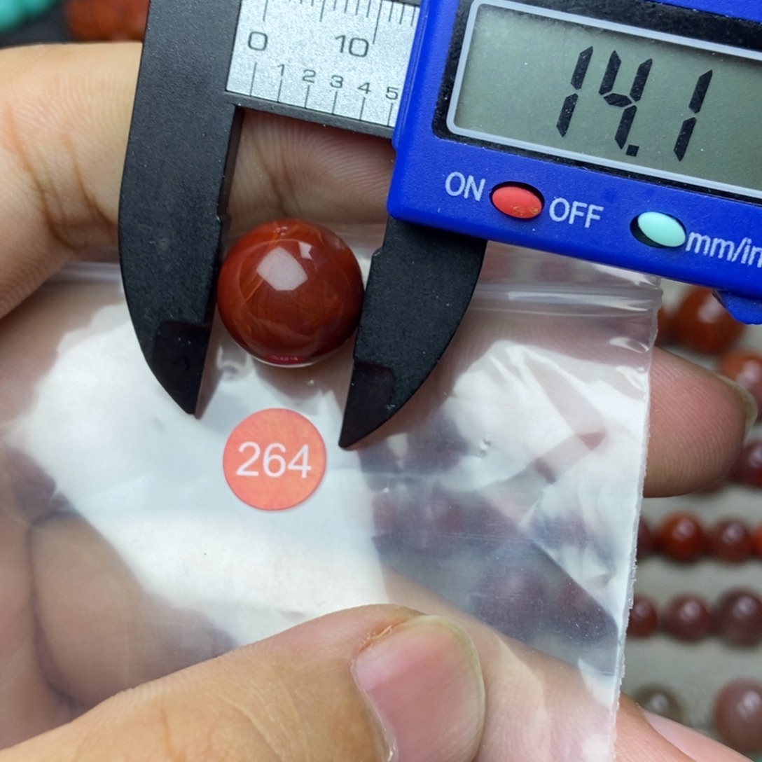 南红玛瑙未镶嵌有瑕疵