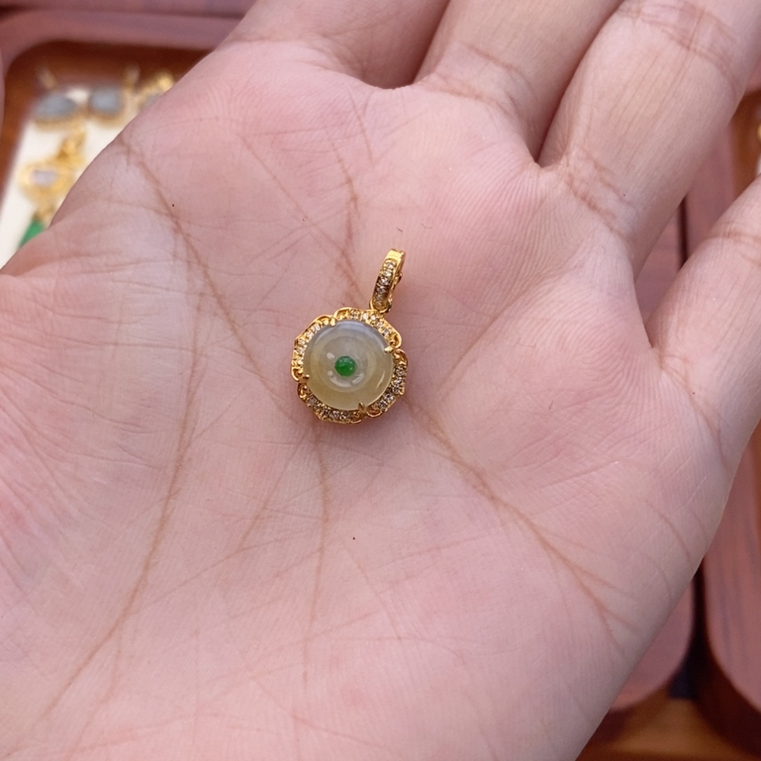 翡翠18K金镶嵌颈饰翠**语