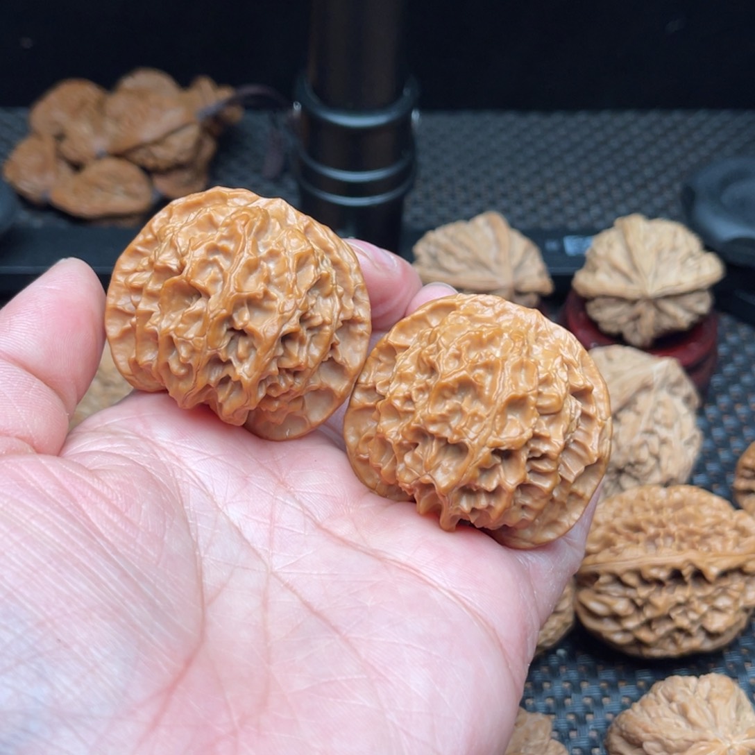 文玩核桃吊坠上****.苹果44尺