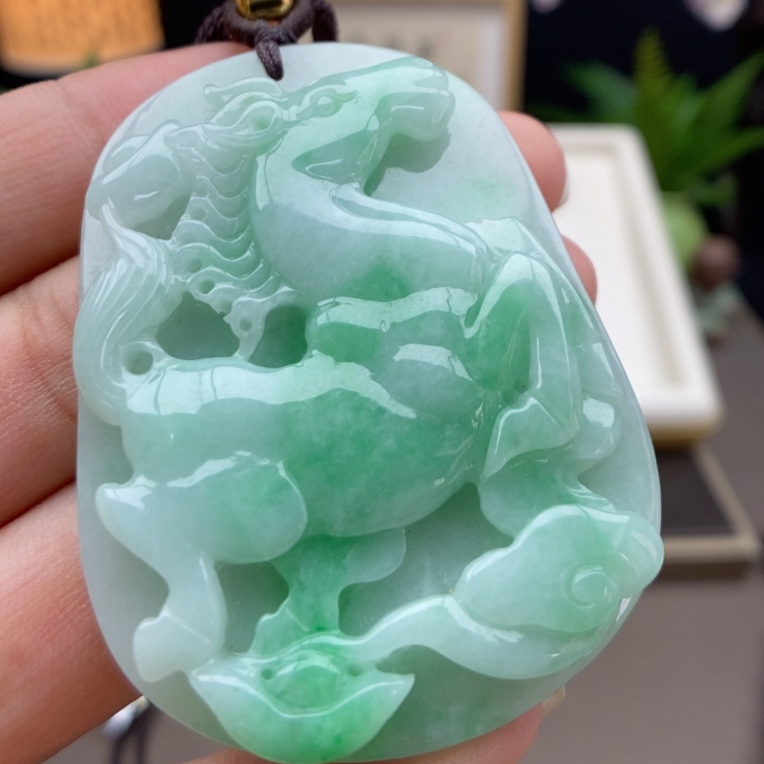 翡翠未镶嵌颈饰吊坠