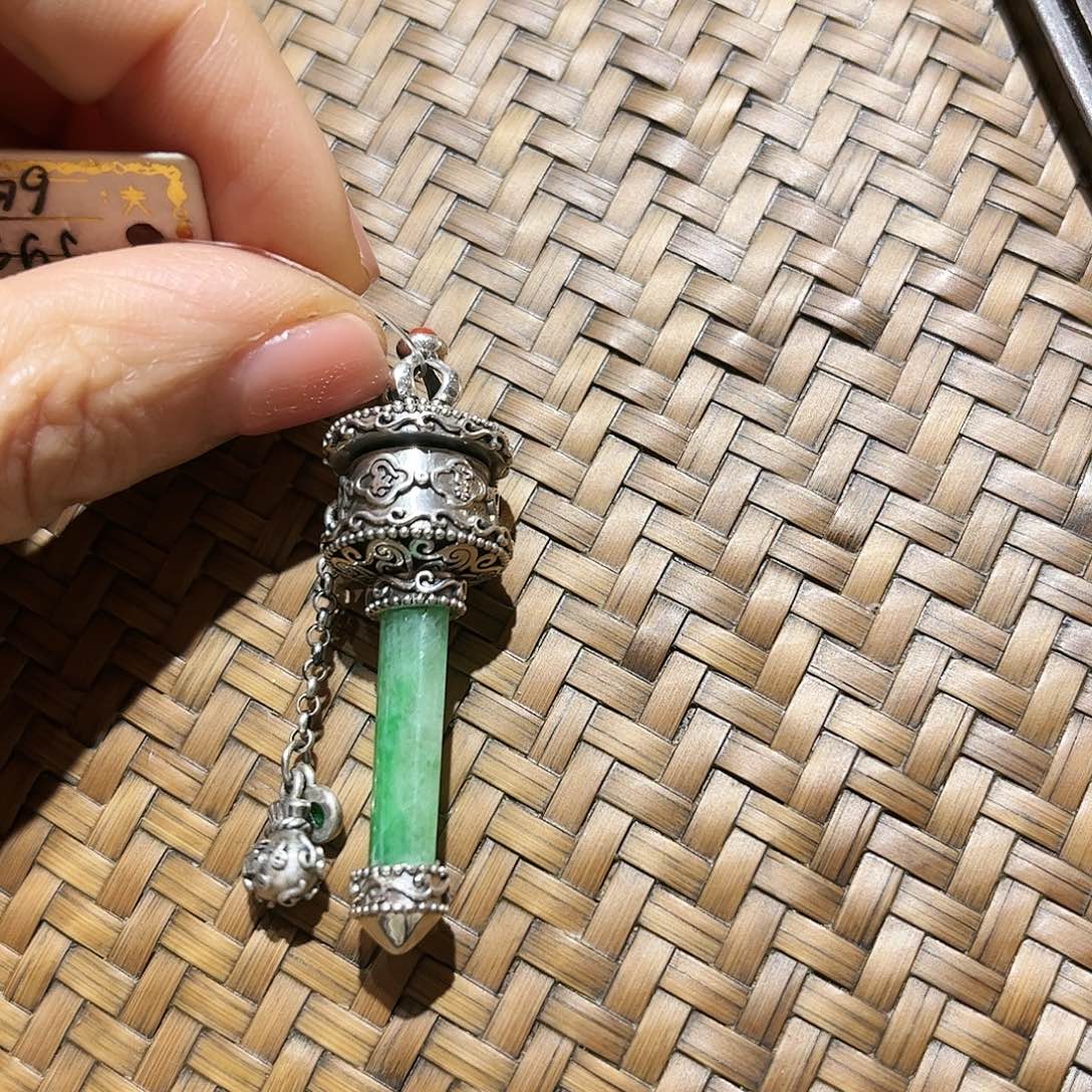 翡翠银S925镶嵌颈饰个性十足时尚