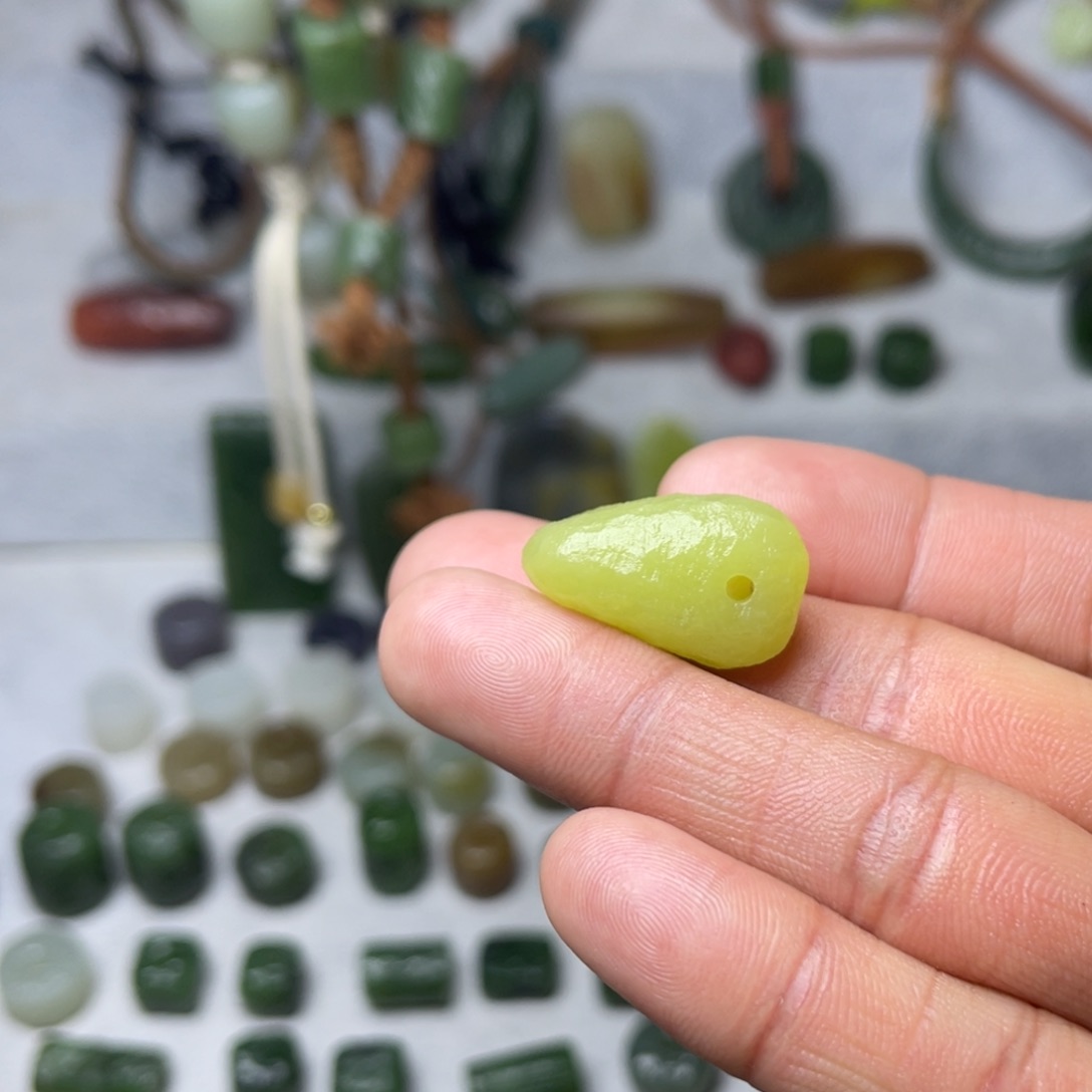 和田玉颈饰未镶嵌安***记